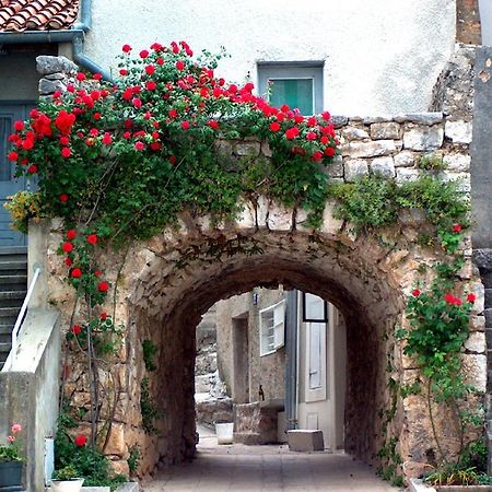 Hotel Adriatic Omisalj ภายนอก รูปภาพ